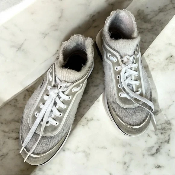 Chanel Two Tone Suede Knit CC Logo Low Top Sneakers Women’s Size‎ 39 EU / 9 US